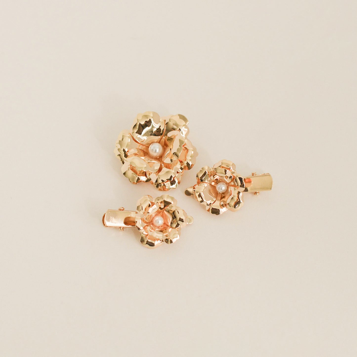 Metal Flower with Plastic Pearl Hair Clips | 3pcs | Gold