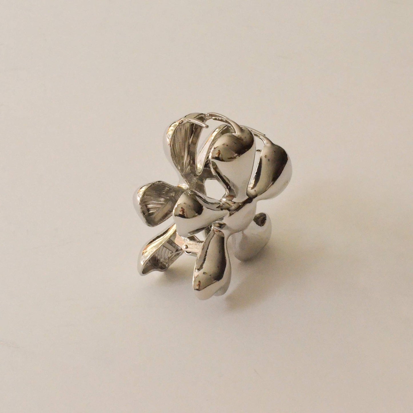 Flower Metal Hair Claw Clip | Silver