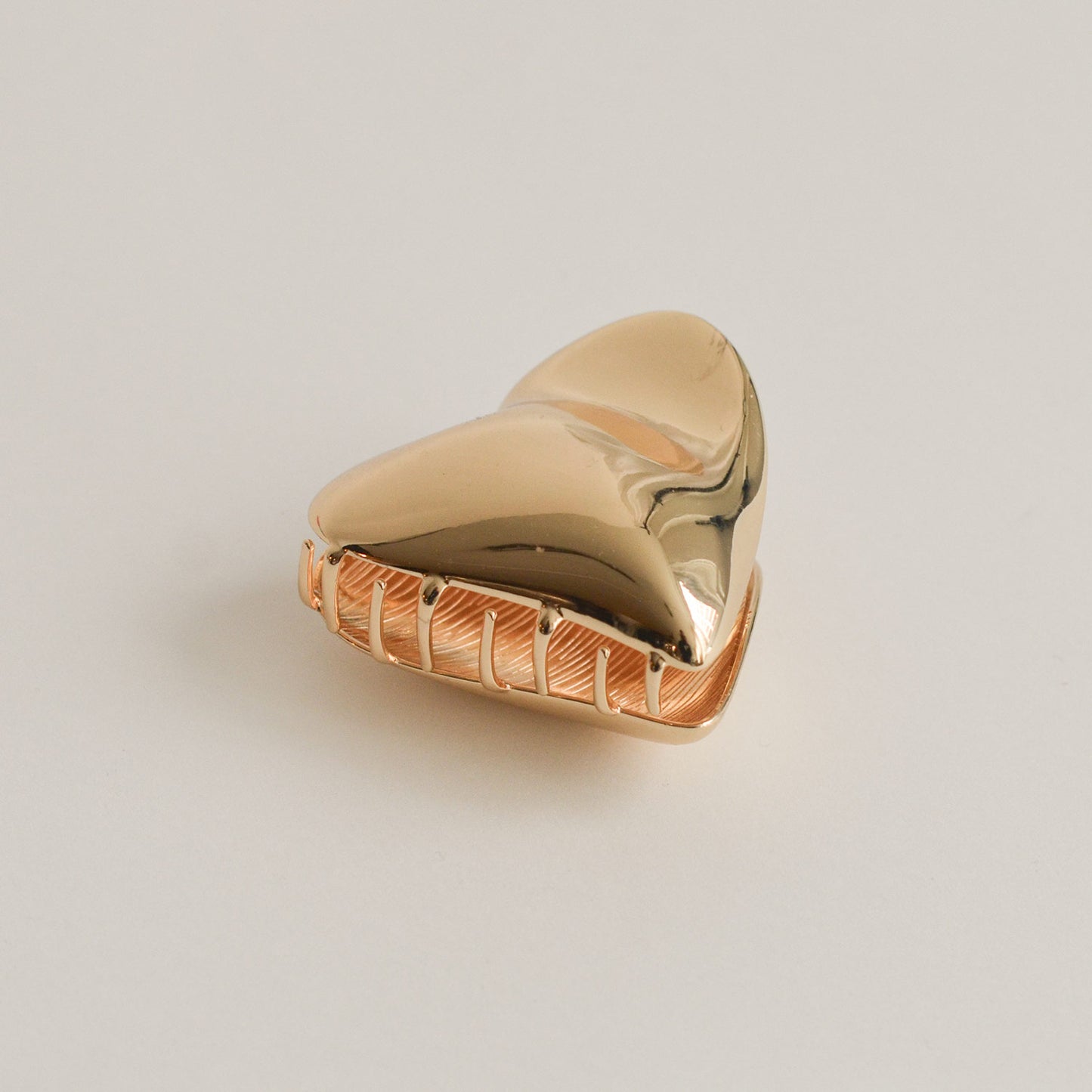 gold hair claw clip with the shape of heart