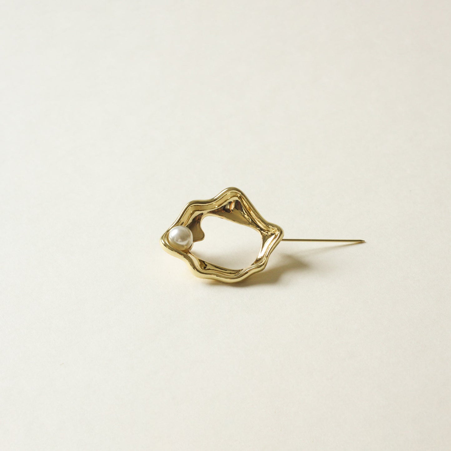 pearl studded metal brooch with ripple shape