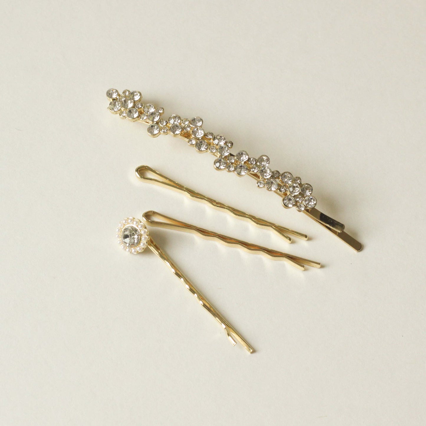 set of 4 pieces: rhinestone bobby pins and sleek metal bobby pins