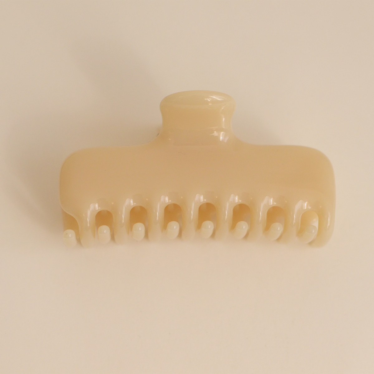 Essential Claw Hair Clip | Light Beige