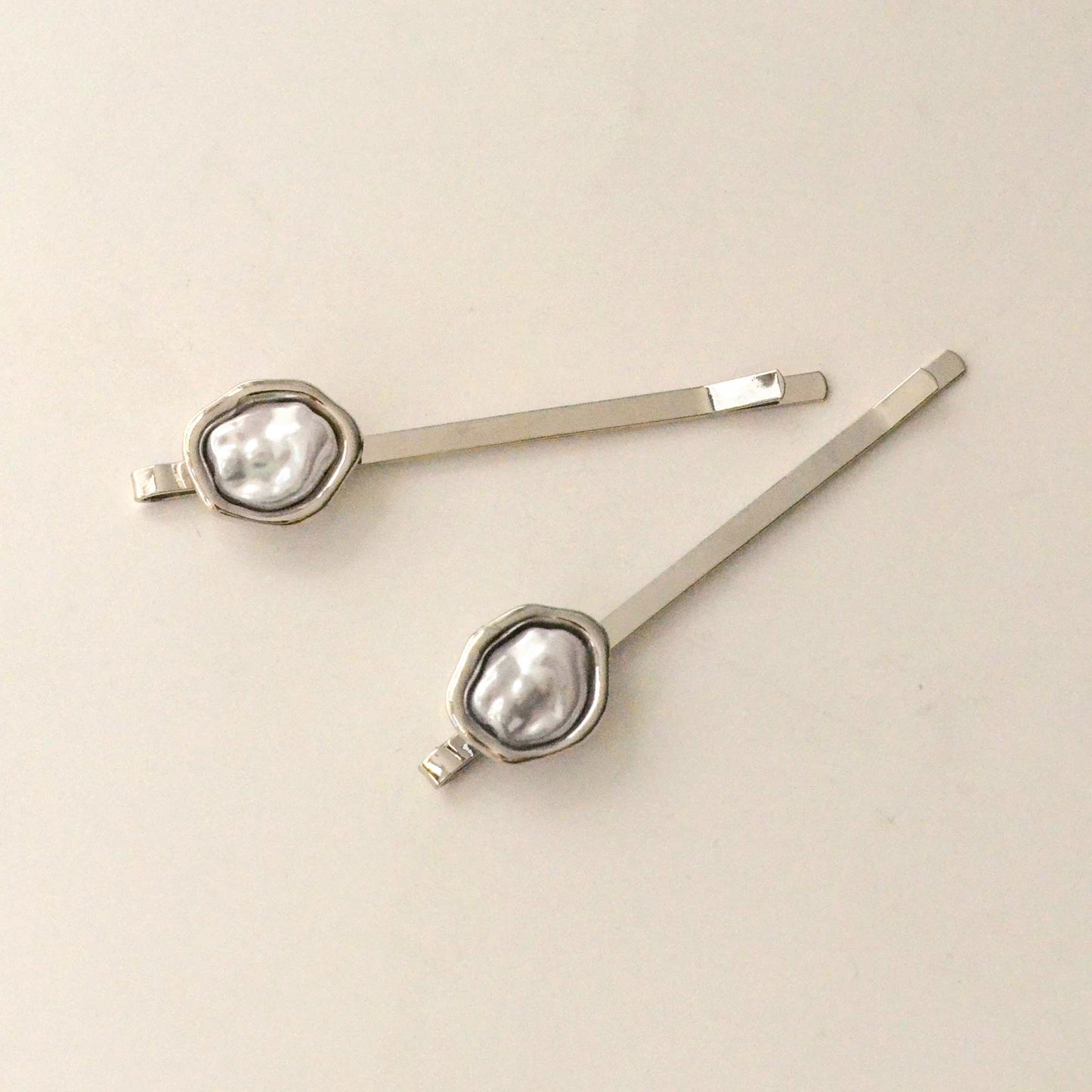 refined silver bobby pins with freshwater pearl stud