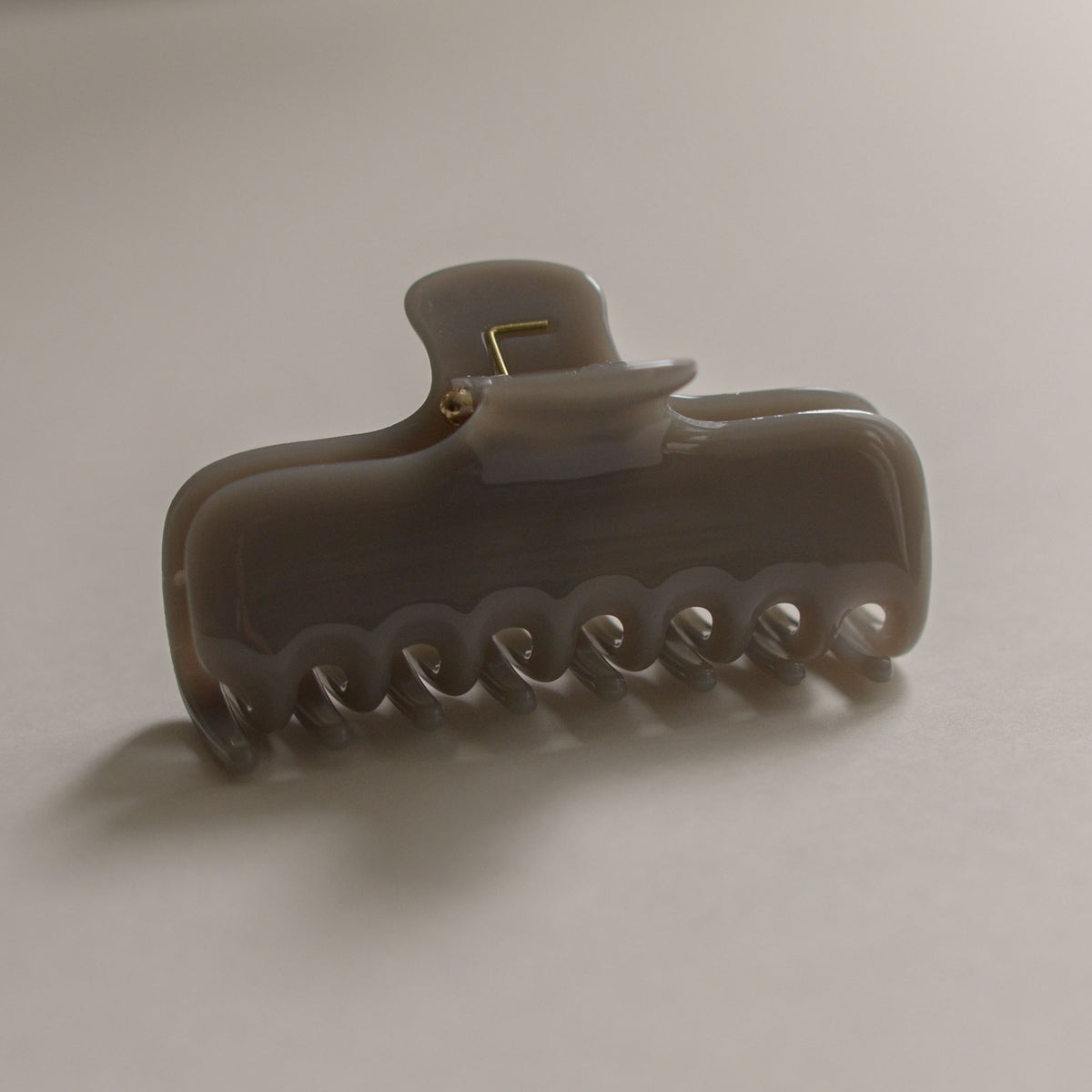 Essential Claw Hair Clip | Warm Grey