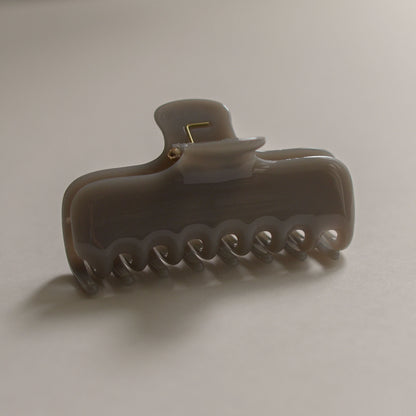 Essential Claw Hair Clip | Warm Grey