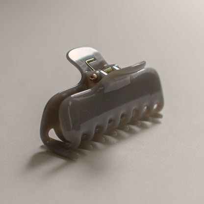 Essential Claw Hair Clip | Warm Grey
