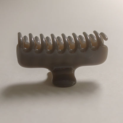 Essential Claw Hair Clip | Warm Grey