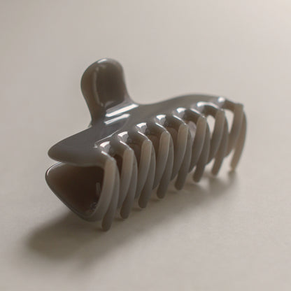 Essential Claw Hair Clip | Warm Grey