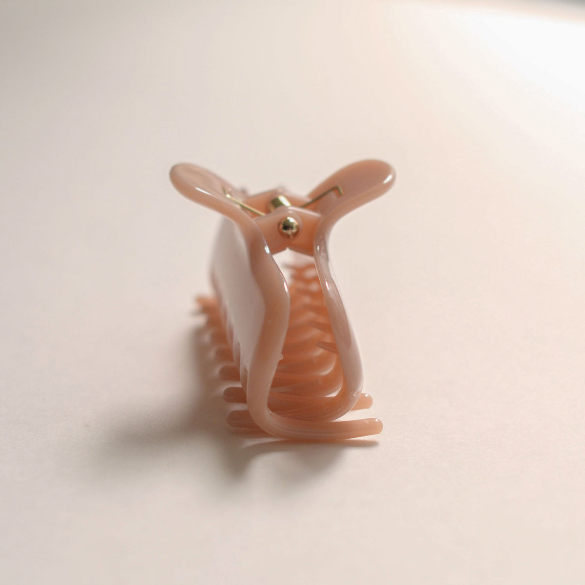 Essential Claw Hair Clip | Peach Mist
