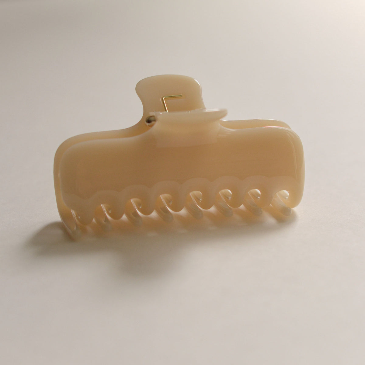 Essential Claw Hair Clip | Light Beige