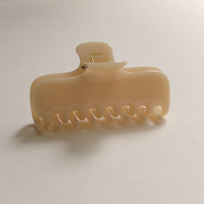 Essential Claw Hair Clip | Light Beige