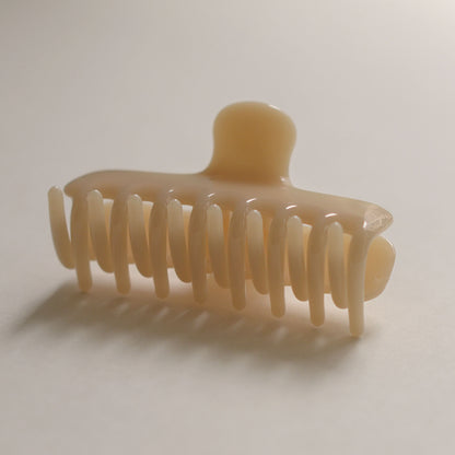 Essential Claw Hair Clip | Light Beige