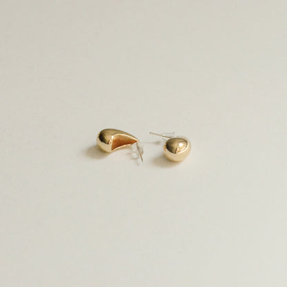 Teardrop Metal Post Earrings | Gold