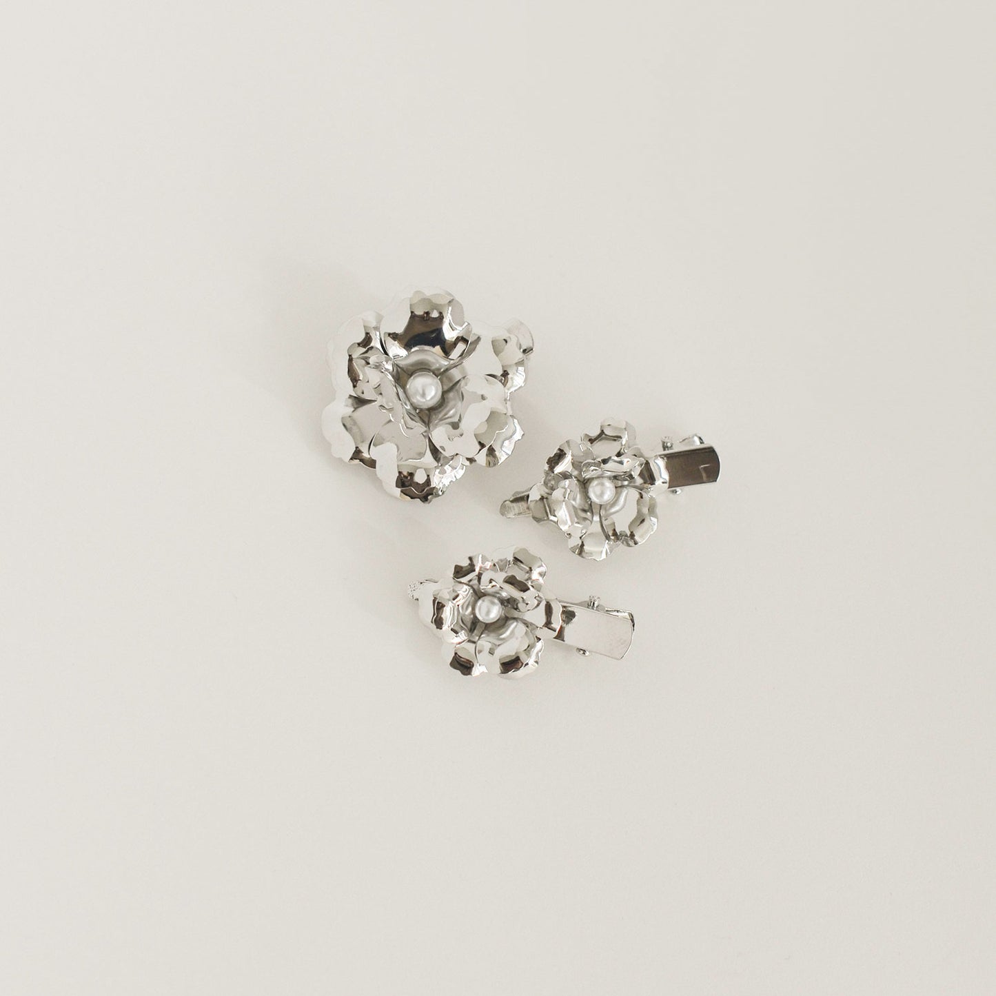 Metal Flower with Plastic Pearl Hair Clips | 3pcs | Silver