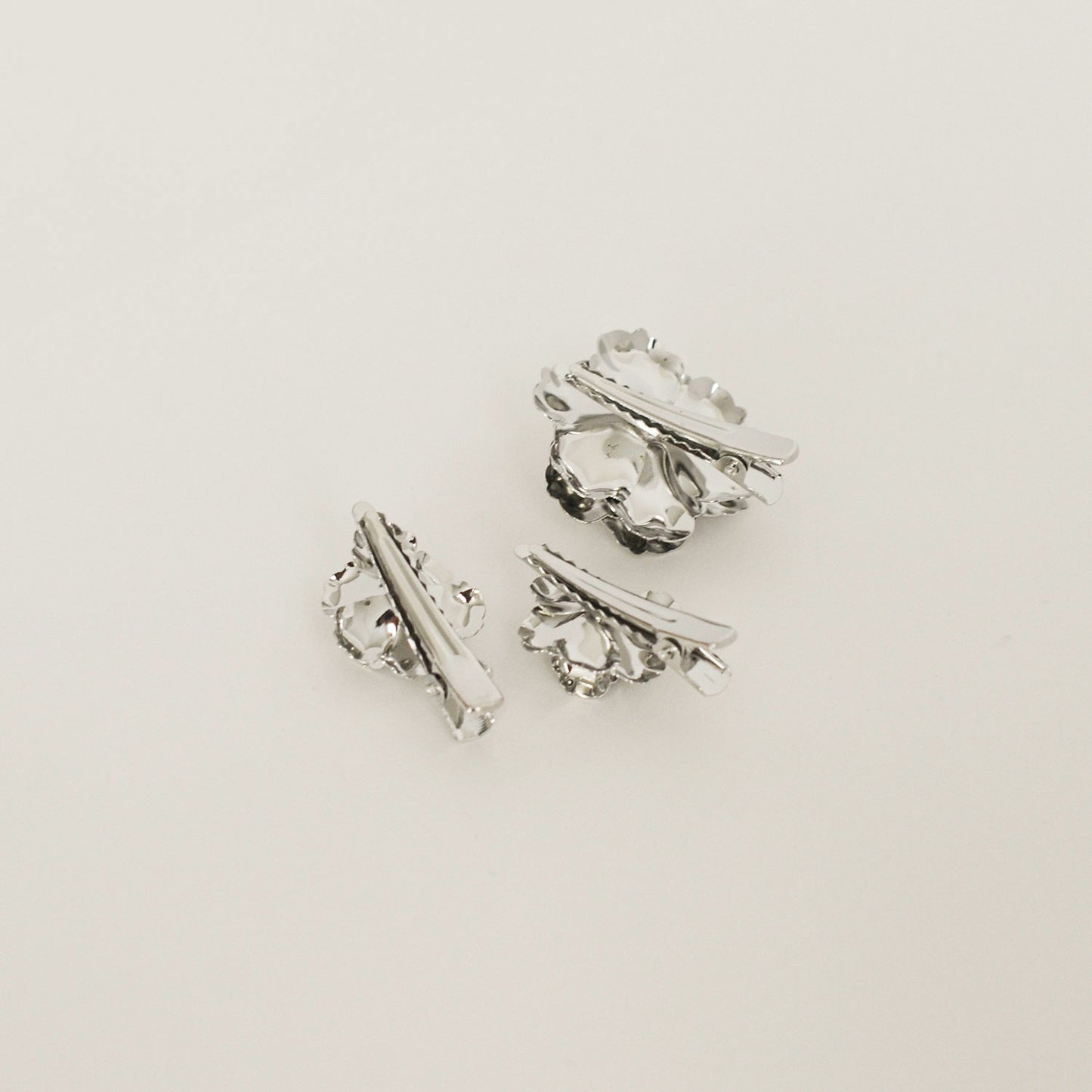 Metal Flower with Plastic Pearl Hair Clips | 3pcs | Silver