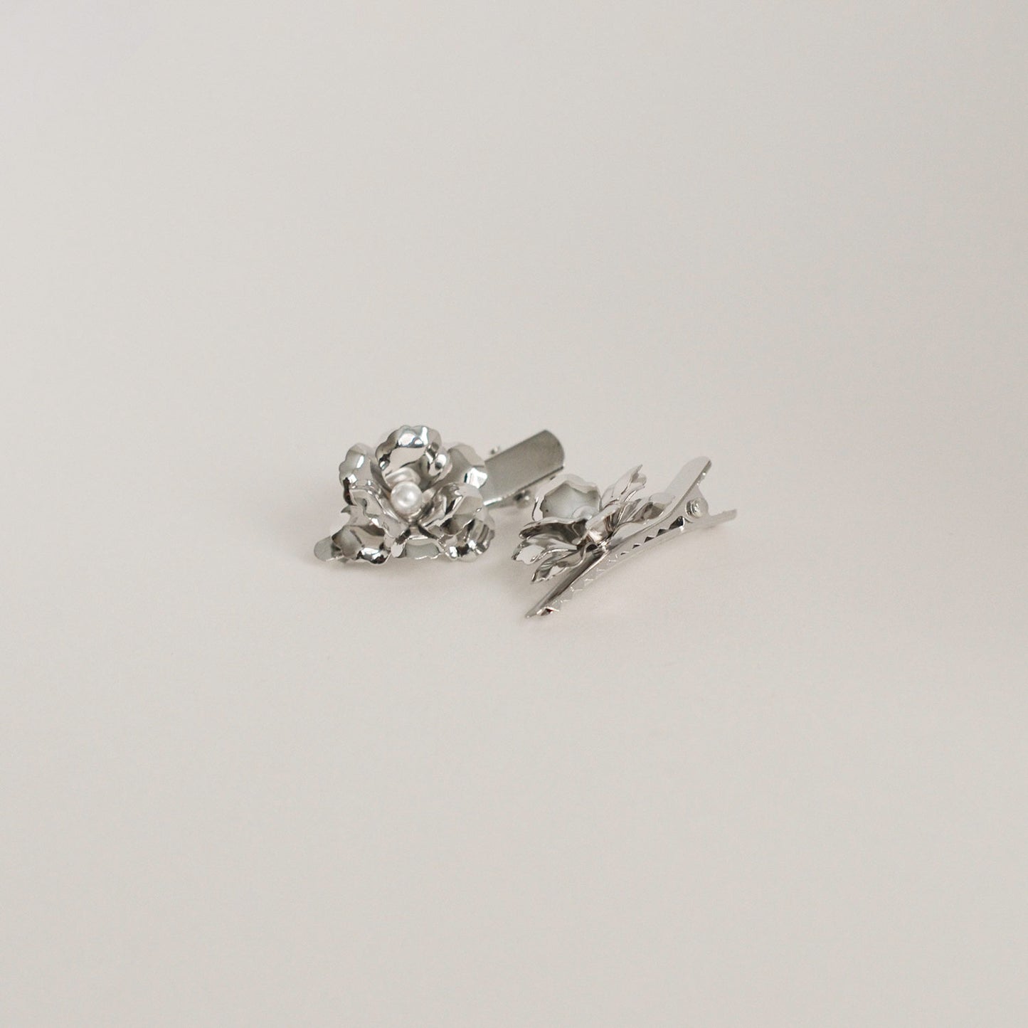 Metal Flower with Plastic Pearl Hair Clips | 3pcs | Silver