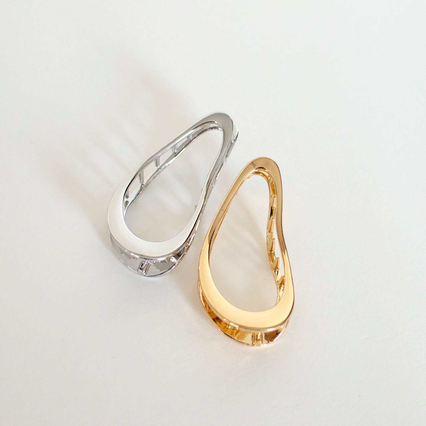 Minimal Organic Wave Metal Hair Claw Clip – Gold