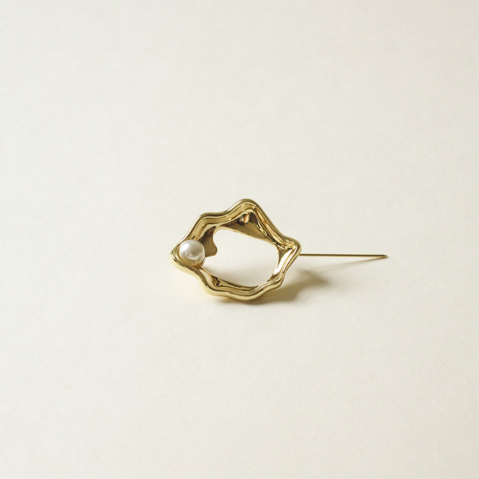 pearl studded metal brooch with ripple shape