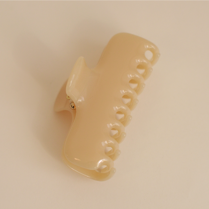Essential Claw Hair Clip | Light Beige