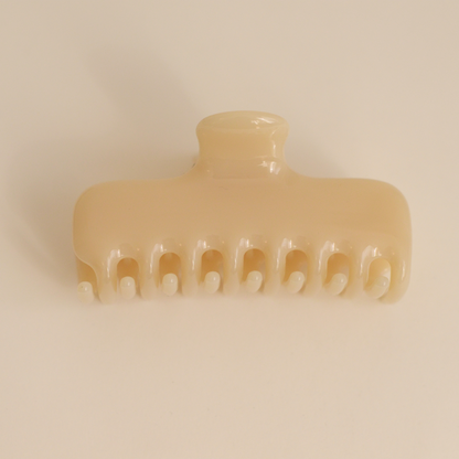 Essential Claw Hair Clip | Light Beige